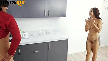 Spying on my stepsister and her girlfriend, I sneakily bang her girlfriend! 😈