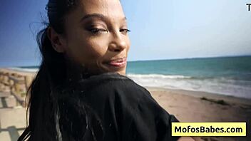 Stunnende svart skjønnhet Eden West viser store pupper og forbereder intenst knull med Charles Dera