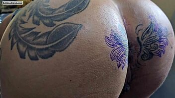 modifying the tattoo around my ass, now it's bigger than before 😏