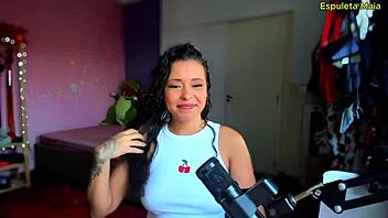 Mørk latina brunett pirrer med skitten prat for nytelsen din