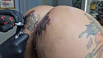 modifying the tattoo around my ass, now it's bigger than before 😏