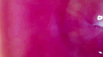 Kamera dypt inni våt fitte fanger intens kvinnelig orgasme!