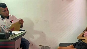 El jefe la convierte en su esclava sexual