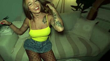 Thick Latina Feels Intense Pleasure Riding Big Dick Outdoors