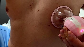 Vacuum tongue licked my nipples so sweetly! 😘