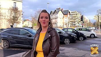 I, kelly, at 30, am still as hot as ever in this threesome adventure