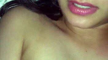 latina amateur playing with her pussy