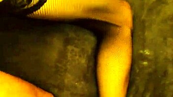 Mature wife spreads legs for anal 😏