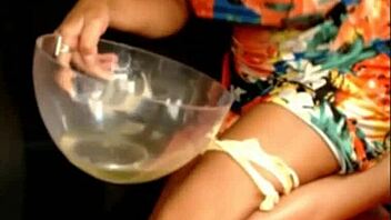 webcam pee girl in outdoor public spot