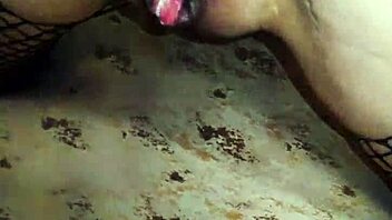 Mature wife spreads legs for anal 😏