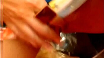 webcam pee girl in outdoor public spot