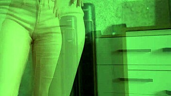 Female desperation leads to peeing in tight jeans