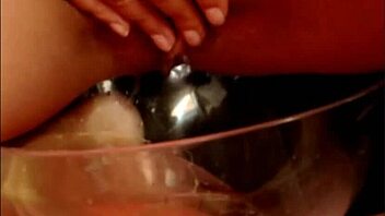 webcam pee girl in outdoor public spot