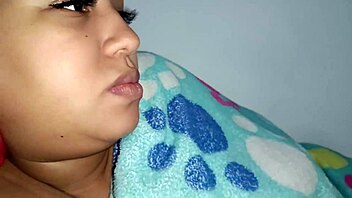 CANSADO LLEGUE DEL TRABAJO, ME PONGO A VER PORNO Y QUE ME MASTURBE MI ESPOSA!