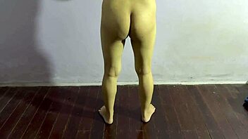 fine ass amateur teen girl, uh, workin out at home real sexy