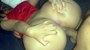 minha meia irma japinha e tao gostosa que eu nao pude resistir