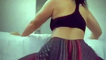 Watch this sexy ass shaking in the bounce challenge game, can you resist?