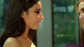 emily willis and aiden ashley scissor wet pussies 😘