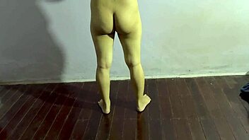 fine ass amateur teen girl, uh, workin out at home real sexy