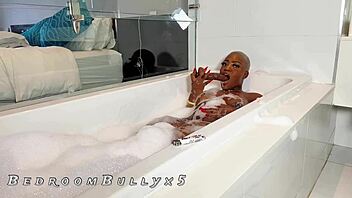 bedroombully slurping bbc in steamy bathroom sesh 😈