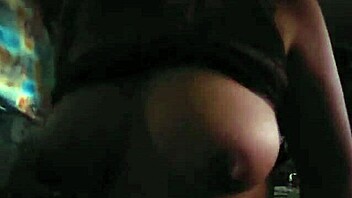 tetas grandes naturales cabalgando vaquera y gemidos viendo tv para que no escuchen sus vecinos madre soltera cogiendo rico quiero lechazos en mis tetas