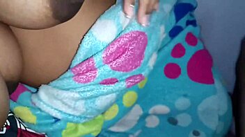 CANSADO LLEGUE DEL TRABAJO, ME PONGO A VER PORNO Y QUE ME MASTURBE MI ESPOSA!