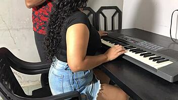 Can the curvy young woman in tight skirt handle hot keyboard lessons with ass shaking?