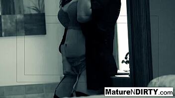 Wow, caught this brunette milf secretly masturbating and banging hard!