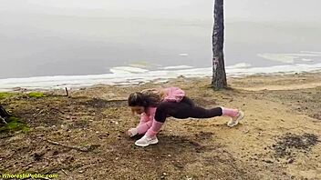 flexible girl, wanna get stretched and banged hard in public?