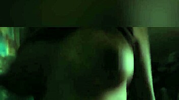 tetas grandes naturales cabalgando vaquera y gemidos viendo tv para que no escuchen sus vecinos madre soltera cogiendo rico quiero lechazos en mis tetas