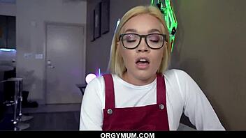 Damn! Hot cougar blows stepson while stepsis watches!