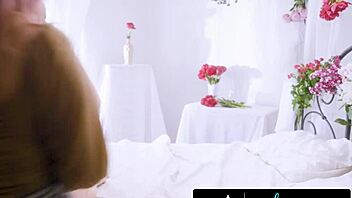 photographer siri dahl licks the florist's pussy after model cancels 😘