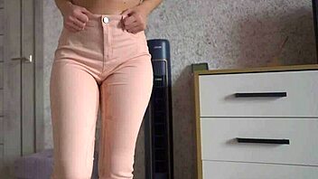 Female desperation leads to peeing in tight jeans