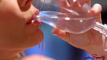 emily willis and aiden ashley scissor wet pussies 😘