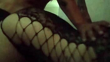 Me la coje de a perrito en la cama