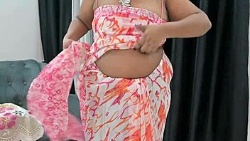 Indian bhabhi shows off hot boobs casually