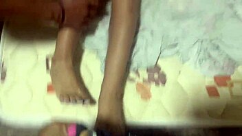 Za kulisami v hiši na plaži novinka pokaže pičko