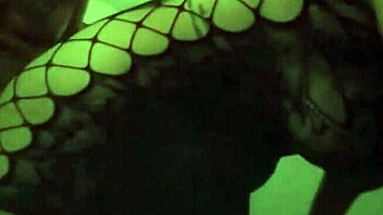 Me la coje de a perrito en la cama