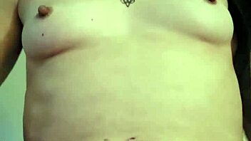 Bontot kecil sempurna dan pepek ketat Emy Angel dalam aksi solo, yeah!