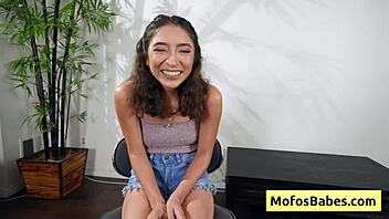 I spread my pussy for a hard fuck