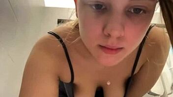 Young teen squirts hard in the changing room while amateurs watch