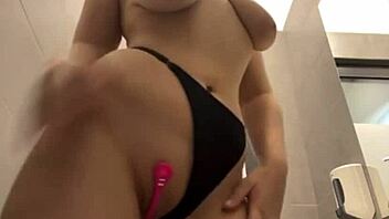 Young teen squirts hard in the changing room while amateurs watch