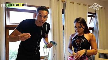 A Rainha Do Sexo Anal Do Brasil � Flagrada Chupando A Buceta De Um Famoso Apresentador De Tv Nos Bastidores De Uma Entrevista