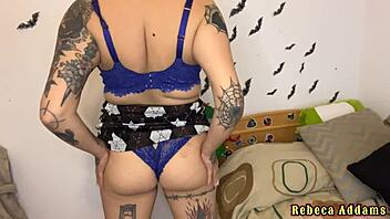 Rebeca Addams Masturbates Her Almost Hairless Pussy!