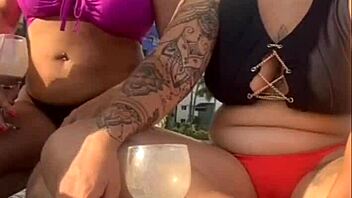 i'm alone at the beach flashing and wanting to get naughty without my husband knowing