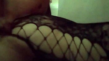 Me la coje de a perrito en la cama