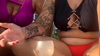 i'm alone at the beach flashing and wanting to get naughty without my husband knowing