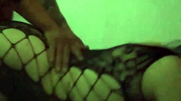 Me la coje de a perrito en la cama