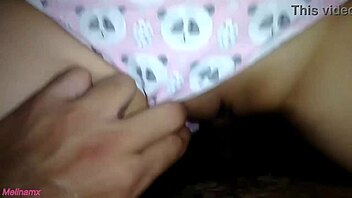 mi padrastro aprovecha cuando estoy sola en casa