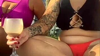 i'm alone at the beach flashing and wanting to get naughty without my husband knowing